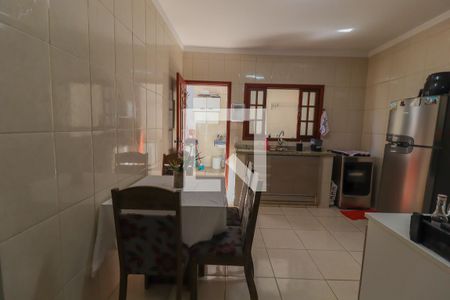 Casa à venda com 260m², 4 quartos e 3 vagas Casa à venda com 260m², 4 quartos e 3 vagasEdícula