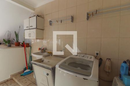 Casa à venda com 260m², 4 quartos e 3 vagas Casa à venda com 260m², 4 quartos e 3 vagasÁrea de Serviço