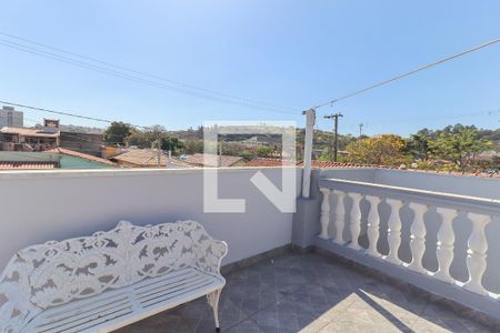 Casa à venda com 260m², 4 quartos e 3 vagas Casa à venda com 260m², 4 quartos e 3 vagasQuintal