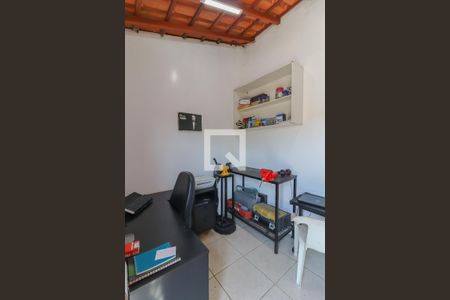 Casa à venda com 260m², 4 quartos e 3 vagas Casa à venda com 260m², 4 quartos e 3 vagasEscritório
