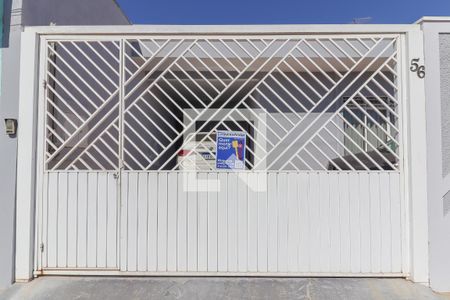 Casa à venda com 260m², 4 quartos e 3 vagas Casa à venda com 260m², 4 quartos e 3 vagasFachada