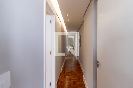 Corredor para quartos de apartamento à venda com 2 quartos, 140m² em Itaim , São Paulo