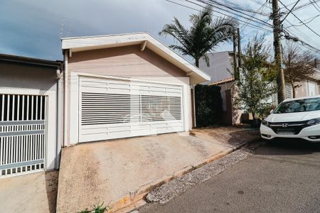 Casa à venda com 250m², 3 quartos e 2 vagas Casa à venda com 250m², 3 quartos e 2 vagasFachada
