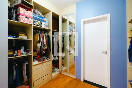 Casa à venda com 250m², 3 quartos e 2 vagas Casa à venda com 250m², 3 quartos e 2 vagasCloset da suíte