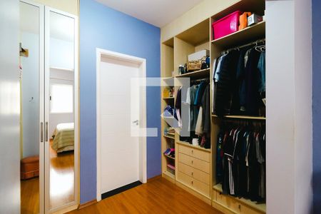 Casa à venda com 250m², 3 quartos e 2 vagas Casa à venda com 250m², 3 quartos e 2 vagasCloset da suíte