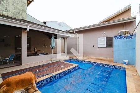 Casa à venda com 250m², 3 quartos e 2 vagas Casa à venda com 250m², 3 quartos e 2 vagasPiscina