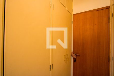 Apartamento à venda com 200m², 4 quartos e 3 vagas Apartamento à venda com 200m², 4 quartos e 3 vagasQuarto 1 - Suíte