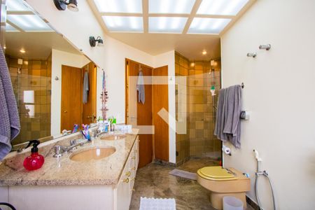 Apartamento à venda com 200m², 4 quartos e 3 vagas Apartamento à venda com 200m², 4 quartos e 3 vagasBanheiro do quarto 1