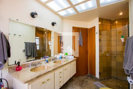 Apartamento à venda com 200m², 4 quartos e 3 vagas Apartamento à venda com 200m², 4 quartos e 3 vagasBanheiro do quarto 1