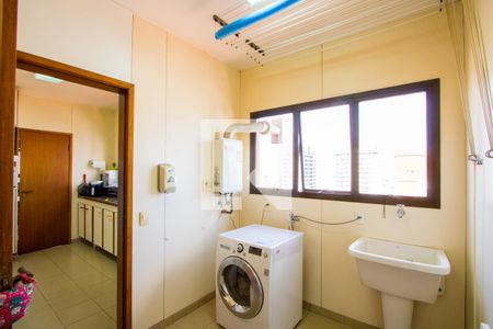 Apartamento à venda com 200m², 4 quartos e 3 vagas Apartamento à venda com 200m², 4 quartos e 3 vagasÁrea de serviço