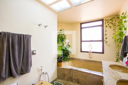 Apartamento à venda com 200m², 4 quartos e 3 vagas Apartamento à venda com 200m², 4 quartos e 3 vagasBanheiro do quarto 1