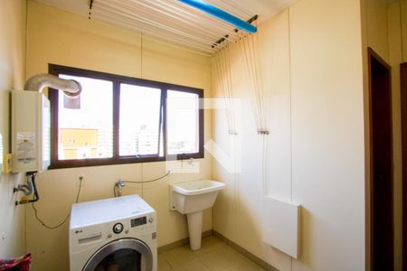 Apartamento à venda com 200m², 4 quartos e 3 vagas Apartamento à venda com 200m², 4 quartos e 3 vagasÁrea de serviço