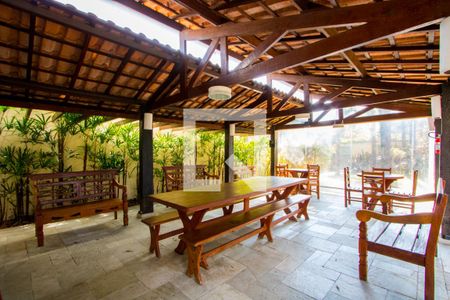 Apartamento à venda com 200m², 4 quartos e 3 vagas Apartamento à venda com 200m², 4 quartos e 3 vagasÁrea comum - Churrasqueira