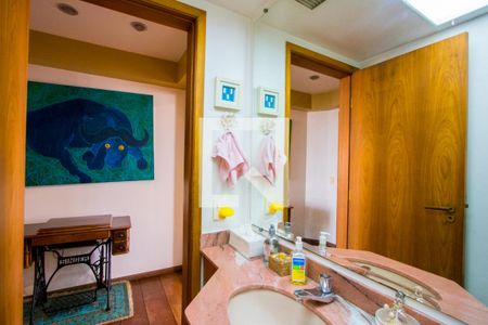 Apartamento à venda com 200m², 4 quartos e 3 vagas Apartamento à venda com 200m², 4 quartos e 3 vagasLavabo