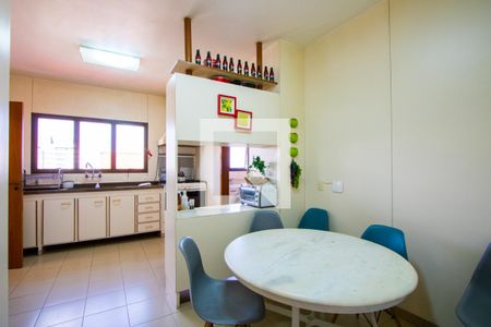 Apartamento à venda com 200m², 4 quartos e 3 vagas Apartamento à venda com 200m², 4 quartos e 3 vagasCopa/Cozinha