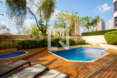 Apartamento à venda com 200m², 4 quartos e 3 vagas Apartamento à venda com 200m², 4 quartos e 3 vagasÁrea comum - Piscina