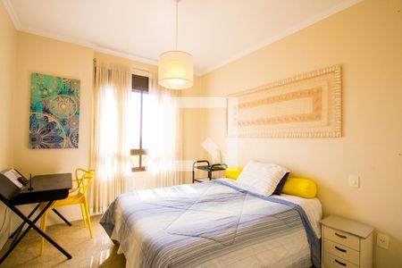 Apartamento à venda com 200m², 4 quartos e 3 vagas Apartamento à venda com 200m², 4 quartos e 3 vagasQuarto 2 - Suíte