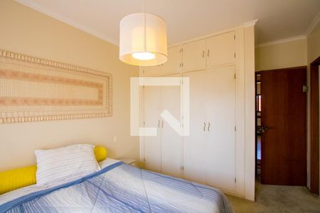 Apartamento à venda com 200m², 4 quartos e 3 vagas Apartamento à venda com 200m², 4 quartos e 3 vagasQuarto 2 - Suíte