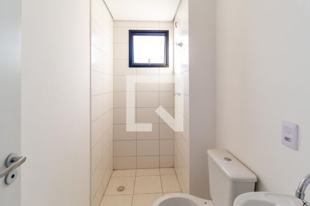 Banheiro de kitnet/studio para alugar com 1 quarto, 26m² em Vila Granada, São Paulo