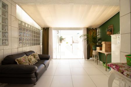 Casa à venda com 158m², 4 quartos e 1 vaga Casa à venda com 158m², 4 quartos e 1 vagaÁrea de Serviço