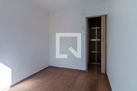 Quarto 2 de apartamento para alugar com 2 quartos, 54m² em Conjunto Residencial José Bonifácio, São Paulo