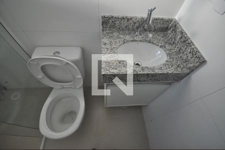 Banheiro de kitnet/studio para alugar com 1 quarto, 28m² em Vila Mazzei, São Paulo