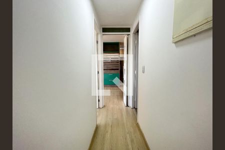 Corredor de apartamento para alugar com 2 quartos, 53m² em Vila Alexandria, São Paulo