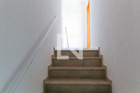 Apartamento à venda com 85m², 2 quartos e 2 vagas Apartamento à venda com 85m², 2 quartos e 2 vagasEscada