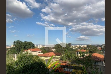 Casa à venda com 3 quartos, 180m² em Centro, Contagem