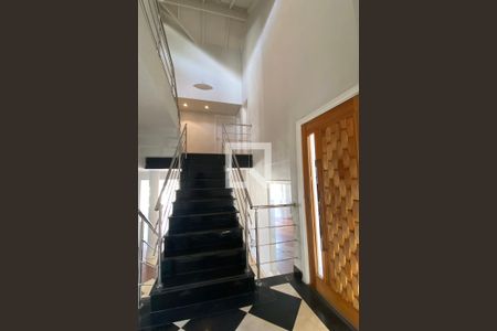 Escada de casa de condomínio à venda com 4 quartos, 533m² em Alphaville, Santana de Parnaíba