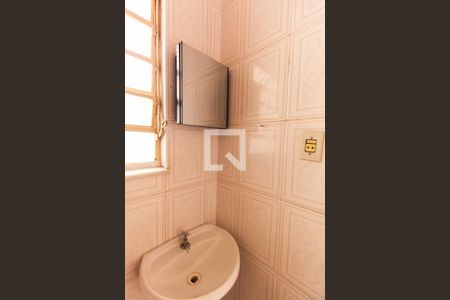 Banheiro de casa para alugar com 1 quarto, 55m² em Vila Bertioga, São Paulo