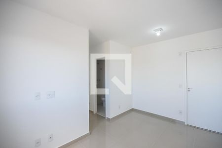 Sala de apartamento para alugar com 2 quartos, 42m² em Parque Arariba, São Paulo