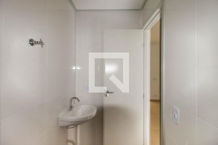 Banheiro de kitnet/studio para alugar com 0 quarto, 28m² em Vila Anadir, São Paulo