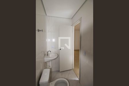 Banheiro de kitnet/studio para alugar com 0 quarto, 28m² em Vila Anadir, São Paulo