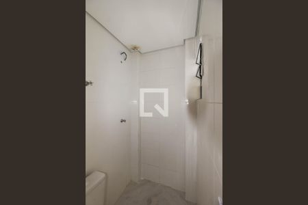 Banheiro de apartamento à venda com 1 quarto, 28m² em Vila Anadir, São Paulo