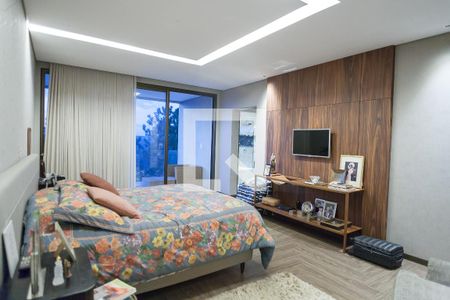 Casa de condomínio à venda com 479m², 3 quartos e 4 vagas Casa de condomínio à venda com 479m², 3 quartos e 4 vagassuite 1