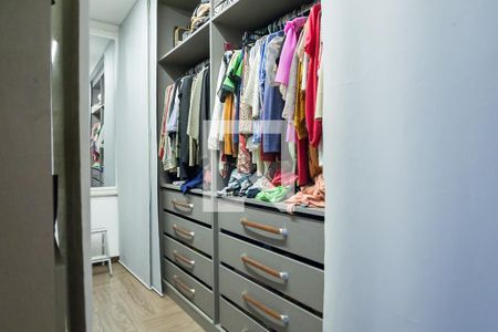 Casa de condomínio à venda com 479m², 3 quartos e 4 vagas Casa de condomínio à venda com 479m², 3 quartos e 4 vagasCloset da suíte 1