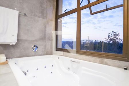 Casa de condomínio à venda com 479m², 3 quartos e 4 vagas Casa de condomínio à venda com 479m², 3 quartos e 4 vagasbanheiro da suíte 1