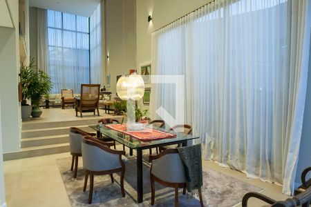 Casa de condomínio à venda com 479m², 3 quartos e 4 vagas Casa de condomínio à venda com 479m², 3 quartos e 4 vagasSala de Jantar