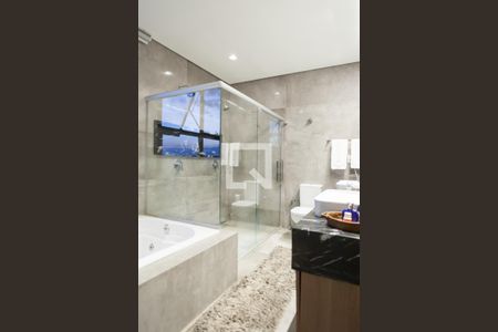 Casa de condomínio à venda com 479m², 3 quartos e 4 vagas Casa de condomínio à venda com 479m², 3 quartos e 4 vagasbanheiro da suíte 1