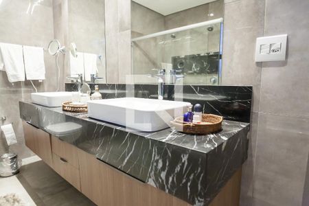 Casa de condomínio à venda com 479m², 3 quartos e 4 vagas Casa de condomínio à venda com 479m², 3 quartos e 4 vagasbanheiro da suíte 1