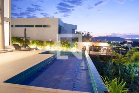 Casa de condomínio à venda com 479m², 3 quartos e 4 vagas Casa de condomínio à venda com 479m², 3 quartos e 4 vagasPiscina