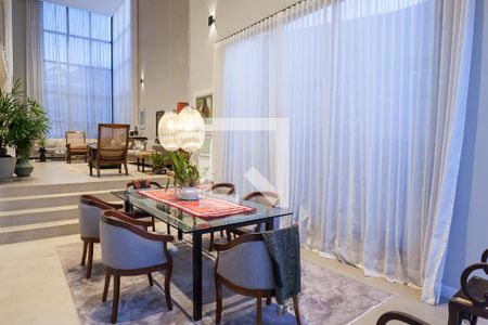 Casa de condomínio à venda com 479m², 3 quartos e 4 vagas Casa de condomínio à venda com 479m², 3 quartos e 4 vagasSala de Jantar