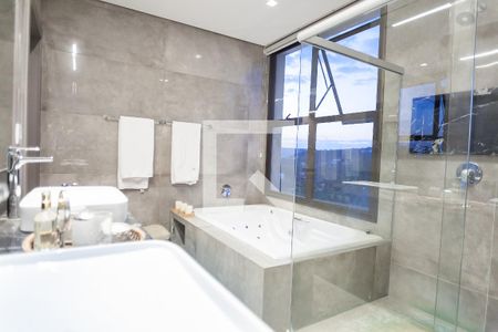 Casa de condomínio à venda com 479m², 3 quartos e 4 vagas Casa de condomínio à venda com 479m², 3 quartos e 4 vagasbanheiro da suíte 1