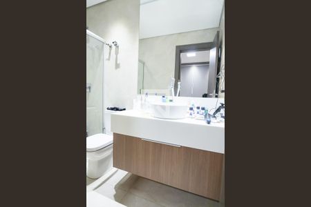 Casa de condomínio à venda com 479m², 3 quartos e 4 vagas Casa de condomínio à venda com 479m², 3 quartos e 4 vagasBanheiro da Suíte 2