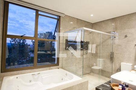 Casa de condomínio à venda com 479m², 3 quartos e 4 vagas Casa de condomínio à venda com 479m², 3 quartos e 4 vagasbanheiro da suíte 1