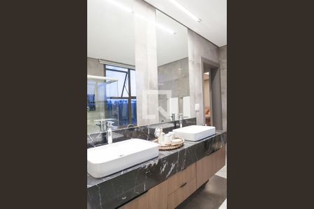 Casa de condomínio à venda com 479m², 3 quartos e 4 vagas Casa de condomínio à venda com 479m², 3 quartos e 4 vagasbanheiro da suíte 1