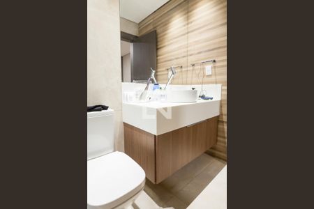 Casa de condomínio à venda com 479m², 3 quartos e 4 vagas Casa de condomínio à venda com 479m², 3 quartos e 4 vagasBanheiro da Suíte 2