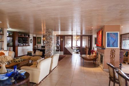 Sala de casa de condomínio à venda com 3 quartos, 950m² em Unidade de Vizinhanças Quintas Morro do Chapéu, Nova Lima