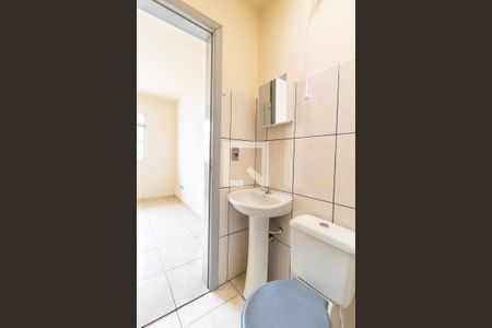 Banheiro de apartamento para alugar com 1 quarto, 40m² em Novo Mundo, Curitiba